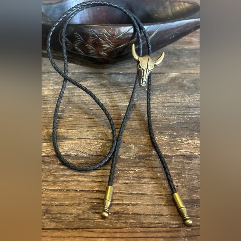 New Western longhorn steer bull Skull bolo tie Choose Silver Gold Or Bronze